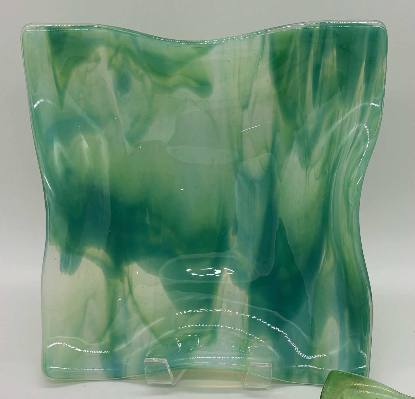 Ruffled Deep Dish Server - Light Green Wave